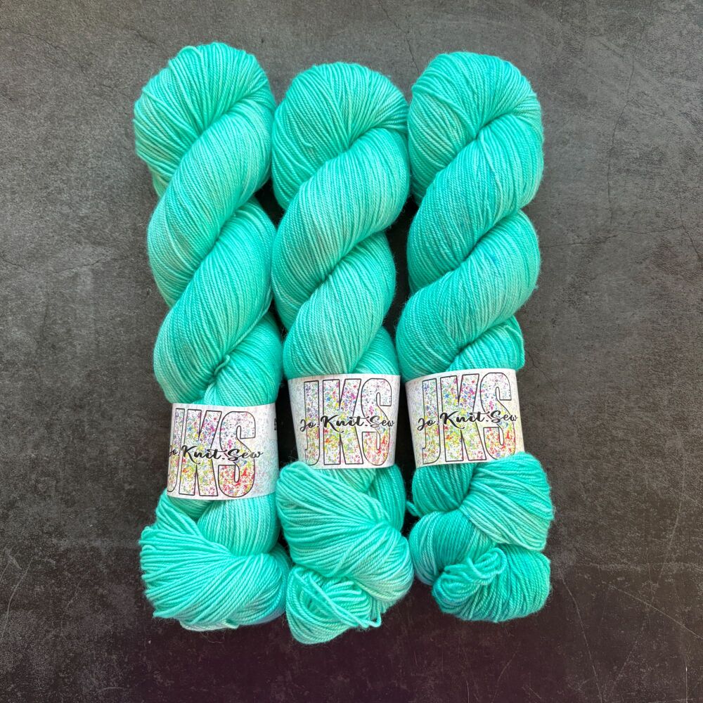 AQUA Semi Solid on Merino Nylon Platinum sock