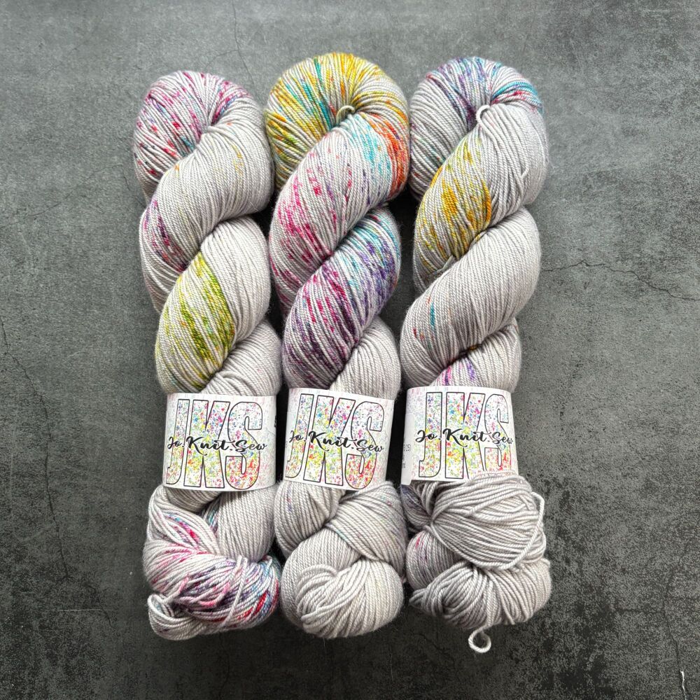 Grey-N-Bow on Merino Nylon Krypton sock