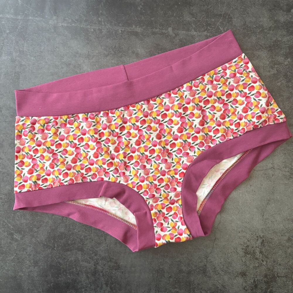 XL Boy Shorts UK 18-20 - Apple Bobbing