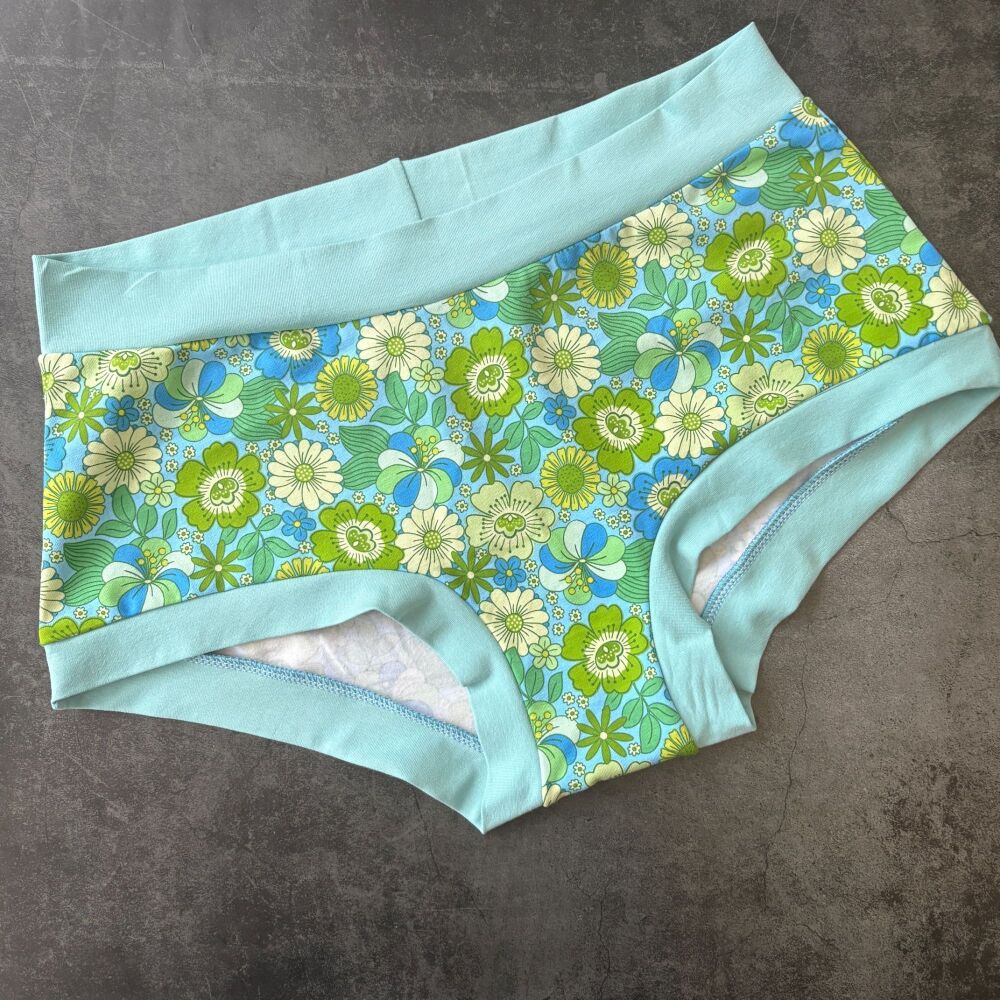 XL Boy Shorts UK 18-20 - 70's Bedspread