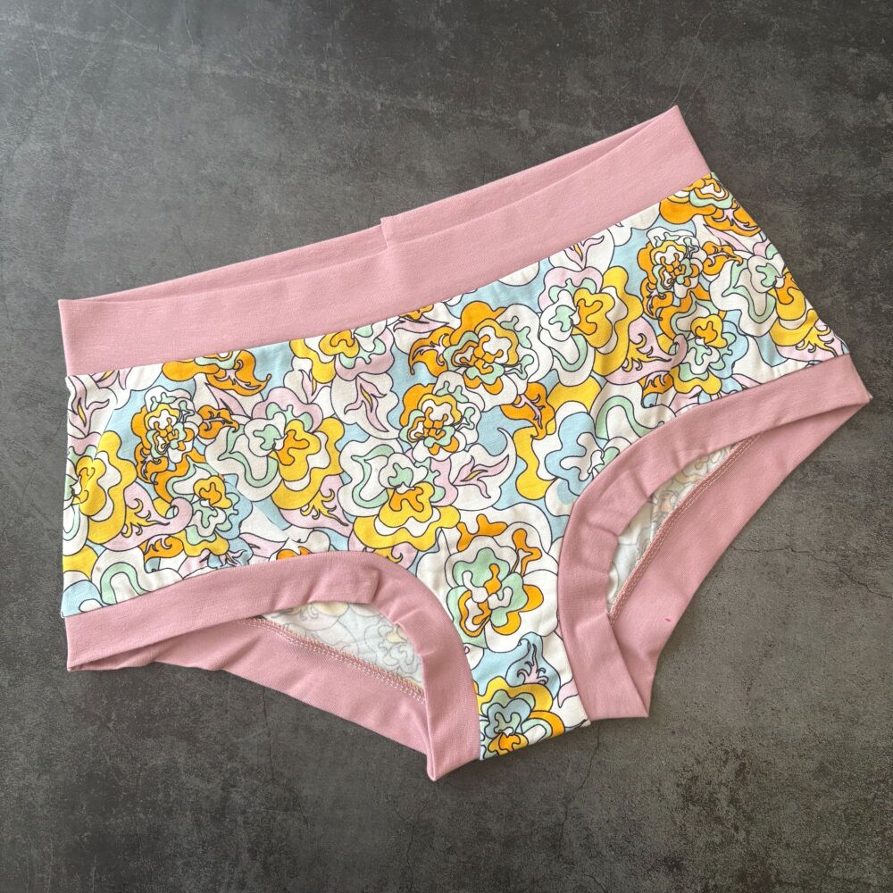 MEDIUM Boy Shorts UK 10-12 - Vintage