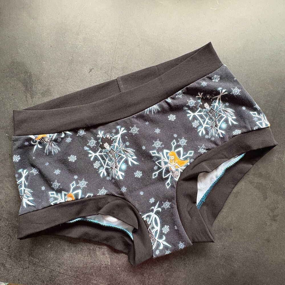 MEDIUM Boy Shorts UK 10-12 - Scissorhands