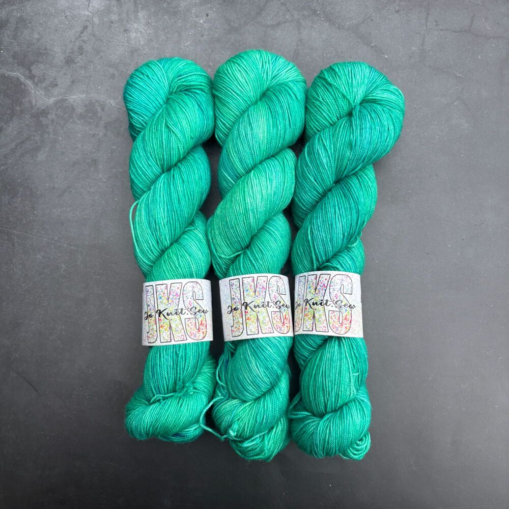 TEAL Semi Solid on Merino / Nylon Platinum sock