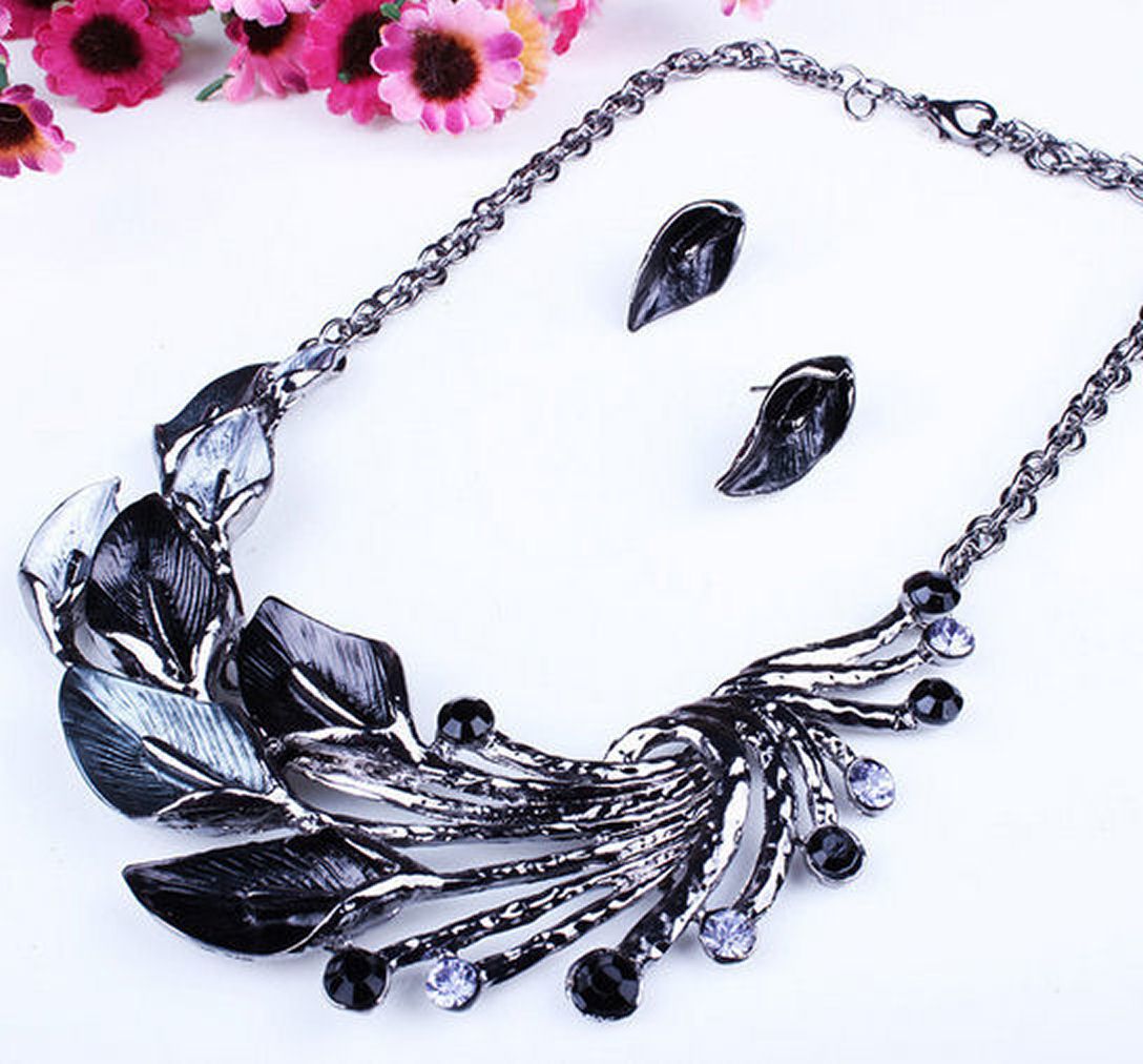 Necklace and Earrings Jewellery Set - Peacock Feather Design in Black and Silver