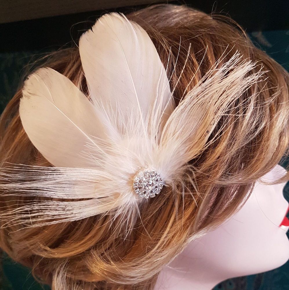 Cream Feather Hair Clip with Peacock Feathers