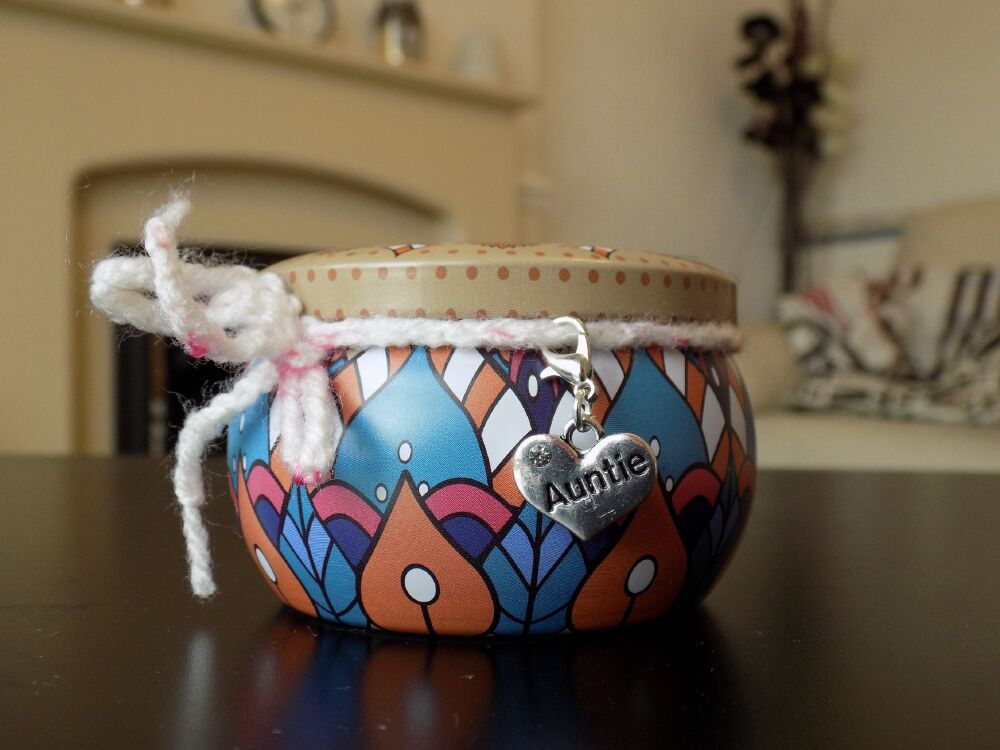 Auntie Scented Candle Tin in Pretty Lilac - Handmade with lavender and mint