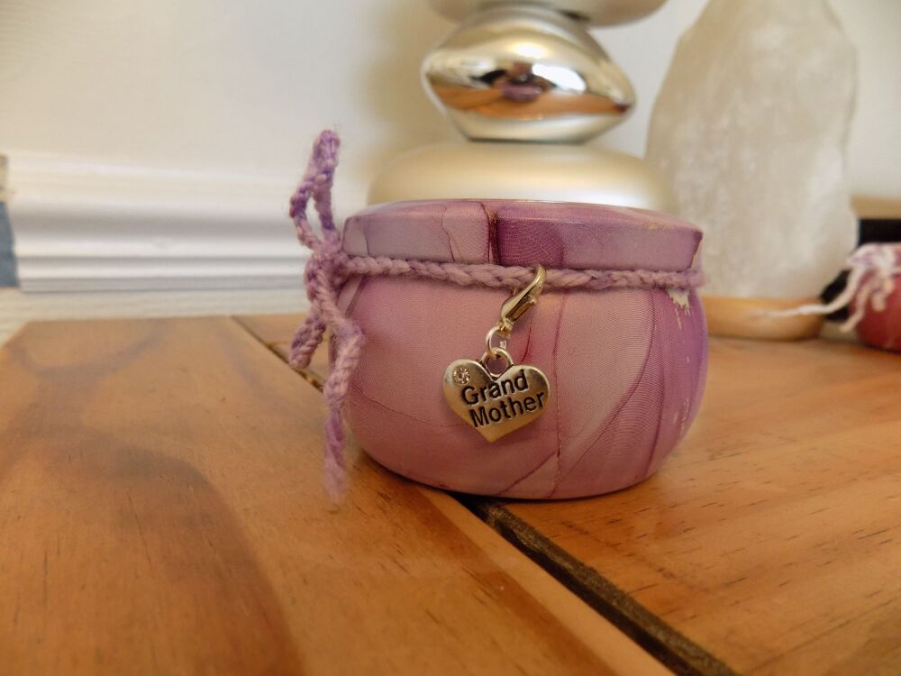 Grandmother Scented Candle Tin in Pretty Lilac - Handmade with fruity vanil