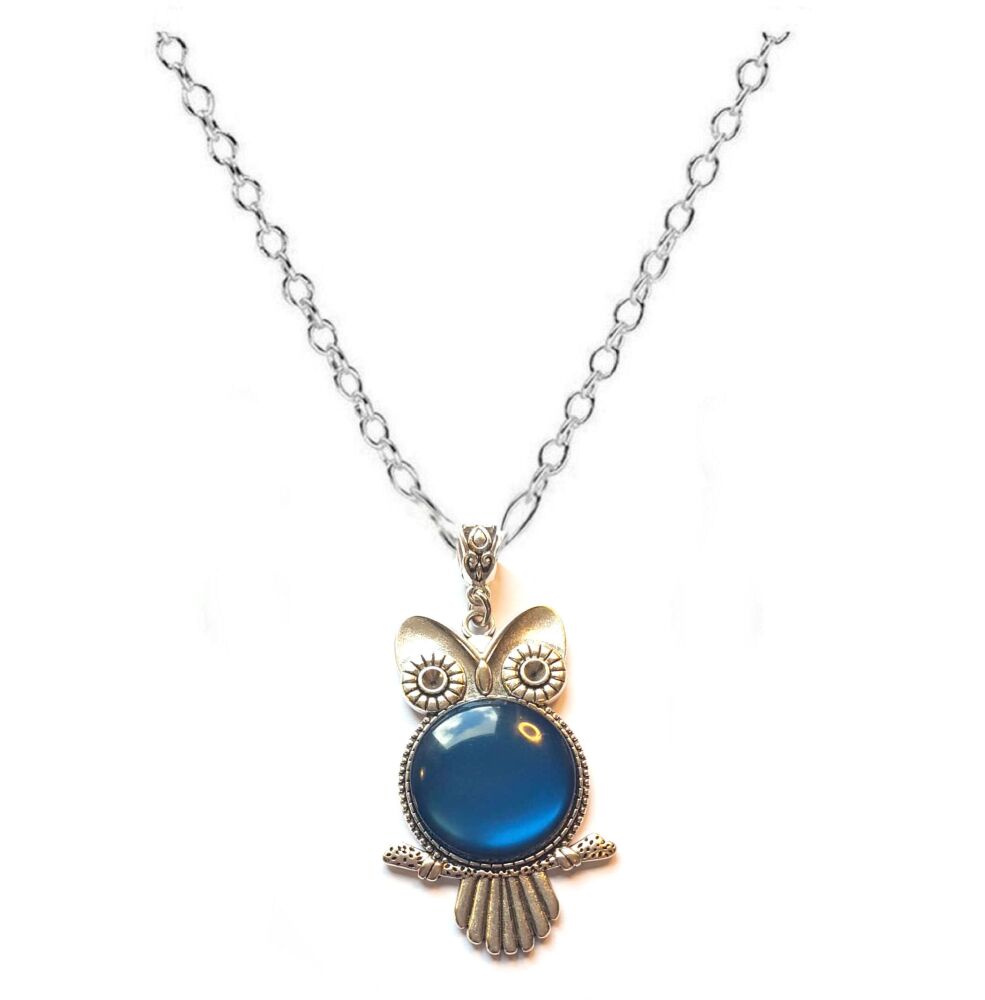 Glass Dome Owl Pendant &ndash; Silver Necklace with Green Glass Cabochon