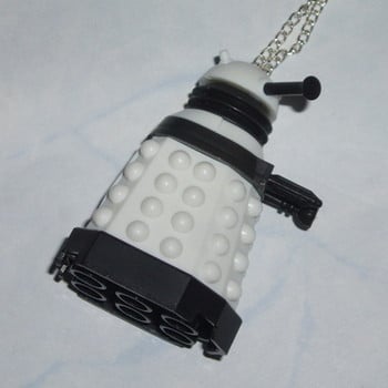 Dr Who Figure Pendant Dalek Supreme White Character Builder