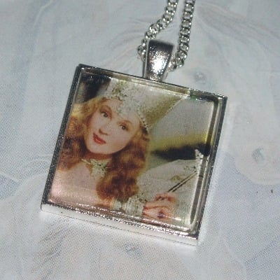 Wizard Of Oz Pendant Glinda Good Witch