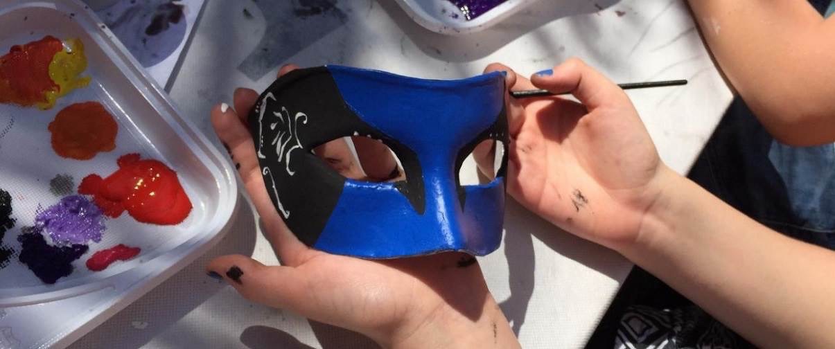 making a simple masquerade mask at home