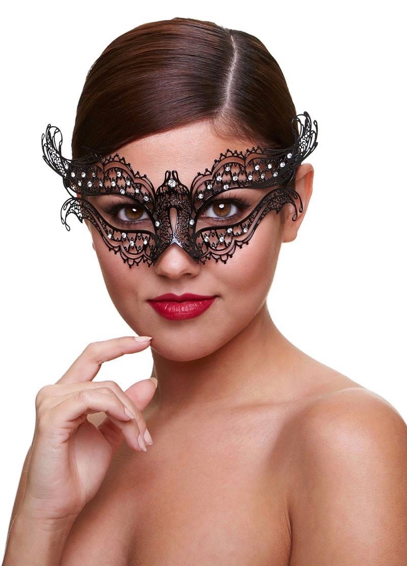 model wearing a vampire diaries filigree mask