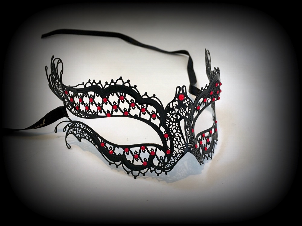 Mon Amour Filigree Mask Red Lust Edition - Vampire Diaries