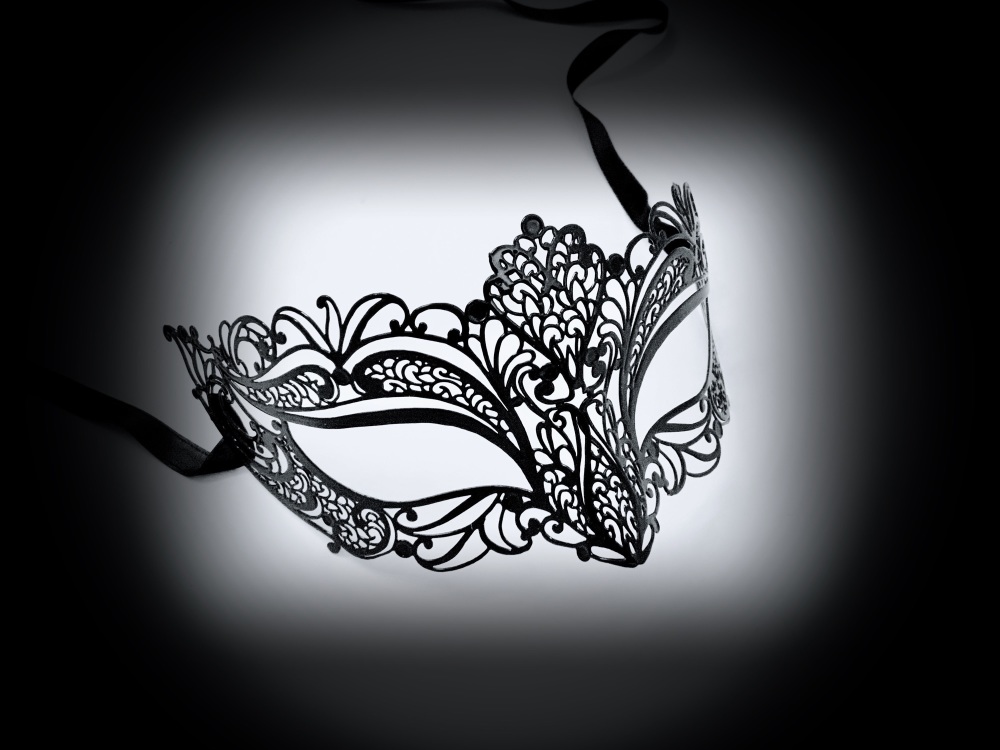 Frac Luxury Filigree Mask - Black