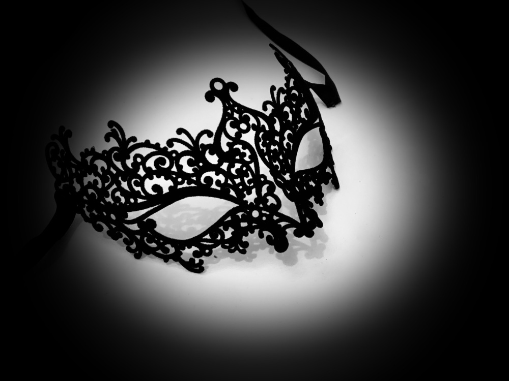 Ricciolo Velvet Masquerade Mask - No Strass
