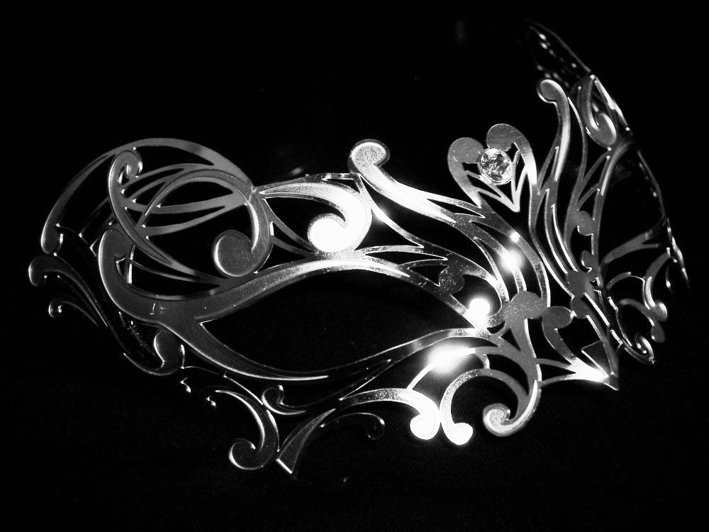 Bianco Ora Filigree Metal Mask