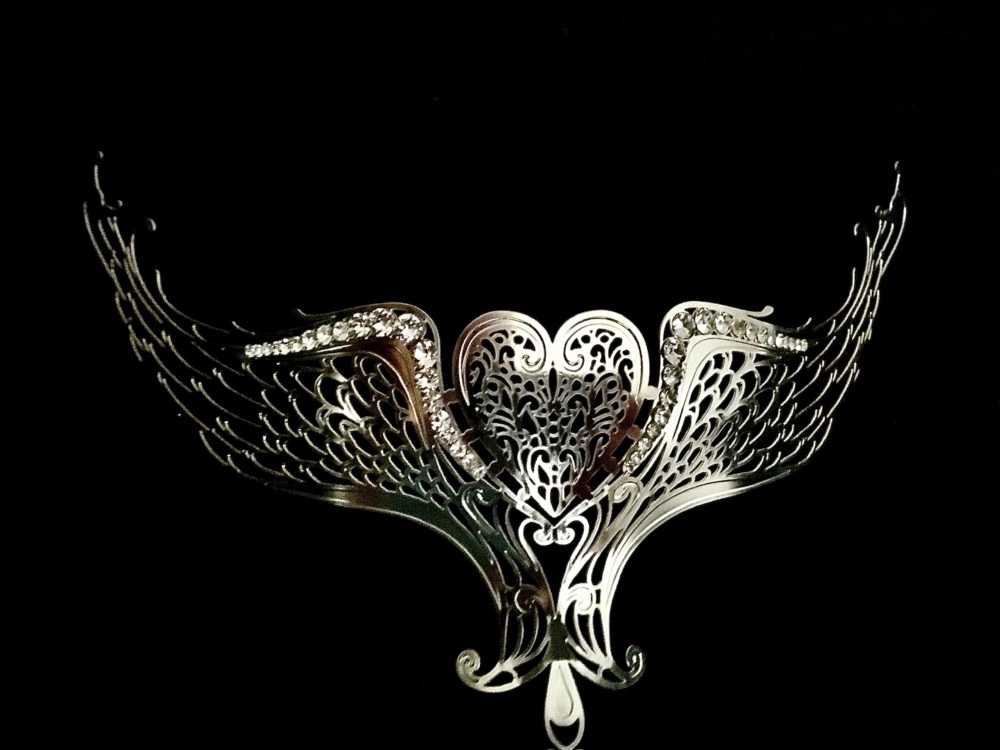 'Hearts Joined Forever' Filigree Lace Mask - Silver Lux