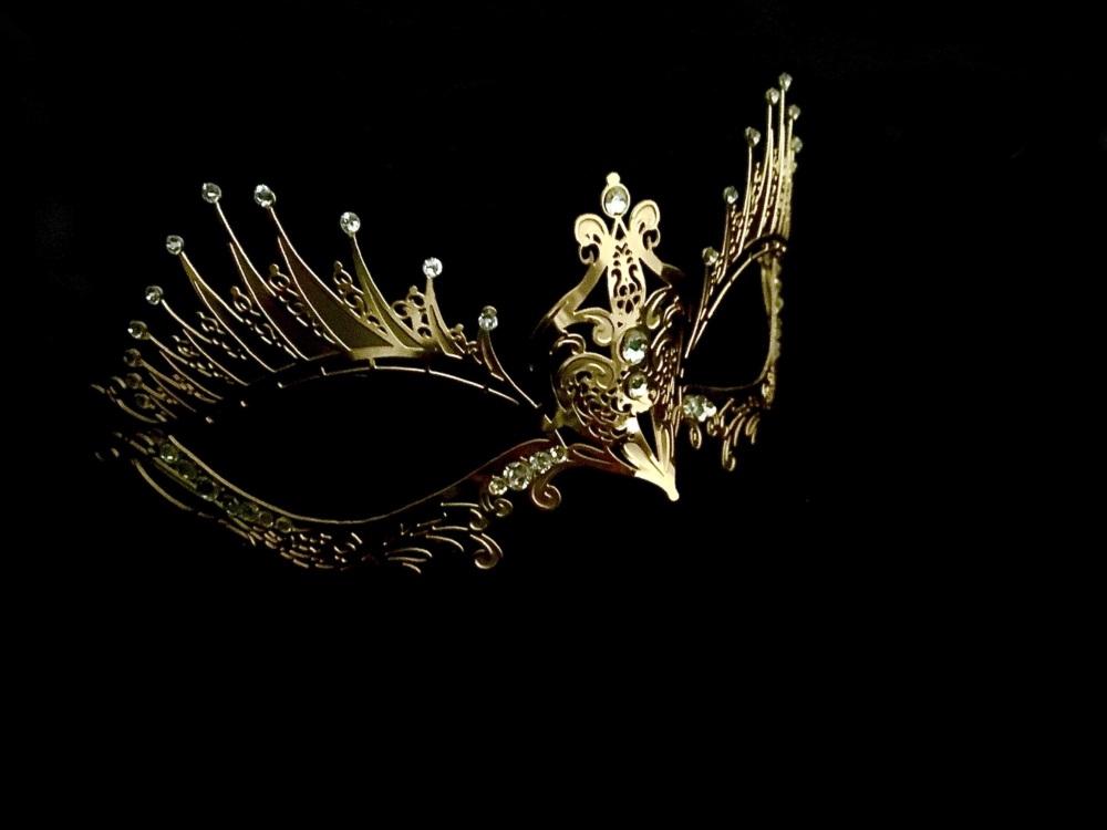 Dark Angel Filigree Masquerade Mask - Gold Edition
