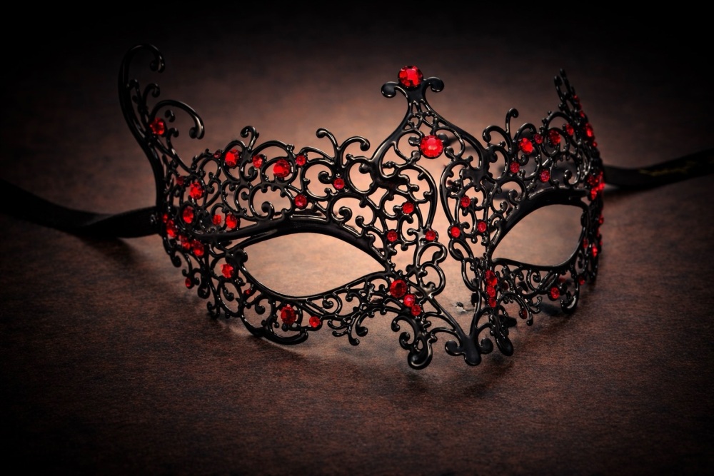Ricciolo Filigree Mask - Red Edition