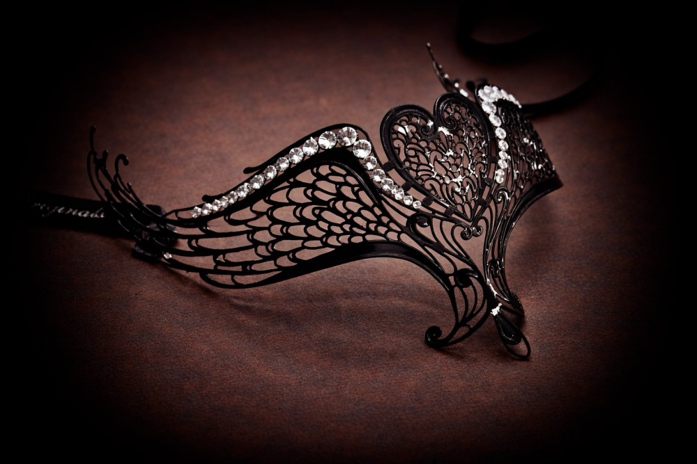 'Hearts Joined Forever' Filigree Lace Mask - Black Lux