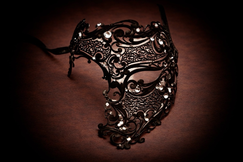 Deluxe Phantom Filigree Mask - Black Velvet