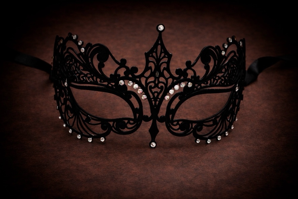 Berenice Filigree Mask - Black Velvet