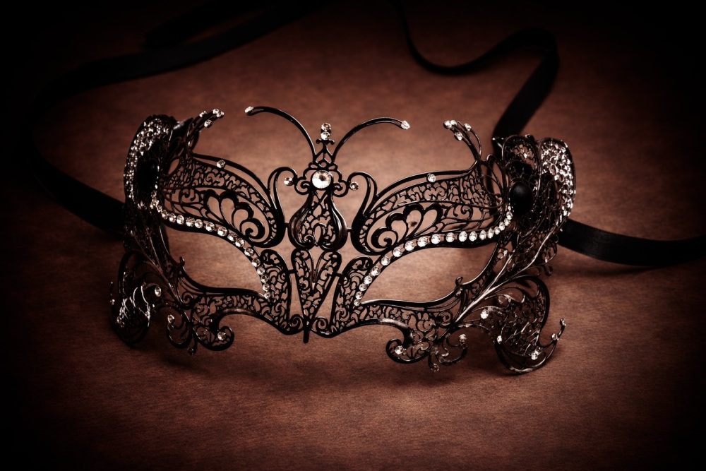 Deluxe Butterfly Strass Venetian Filigree Mask