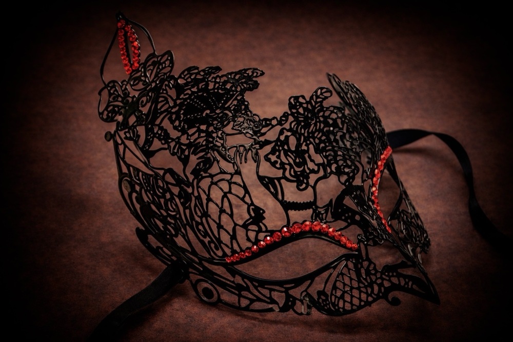Mireille Filigree Mask - Ruby Red
