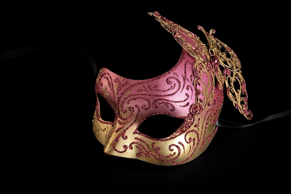 Pure Indulgence Venetian Filigree Mask - Rose Red