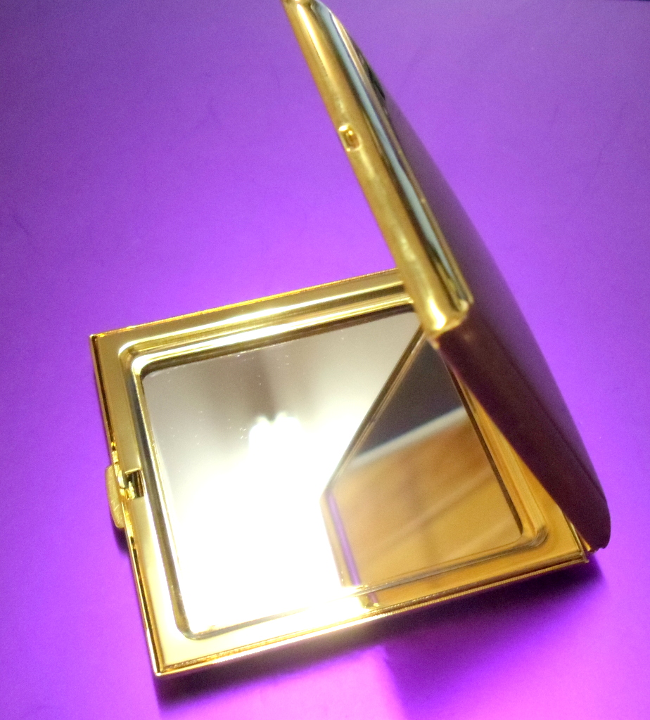 Cushioned Gold Plated Mirror compact - FREE ENGRAVING