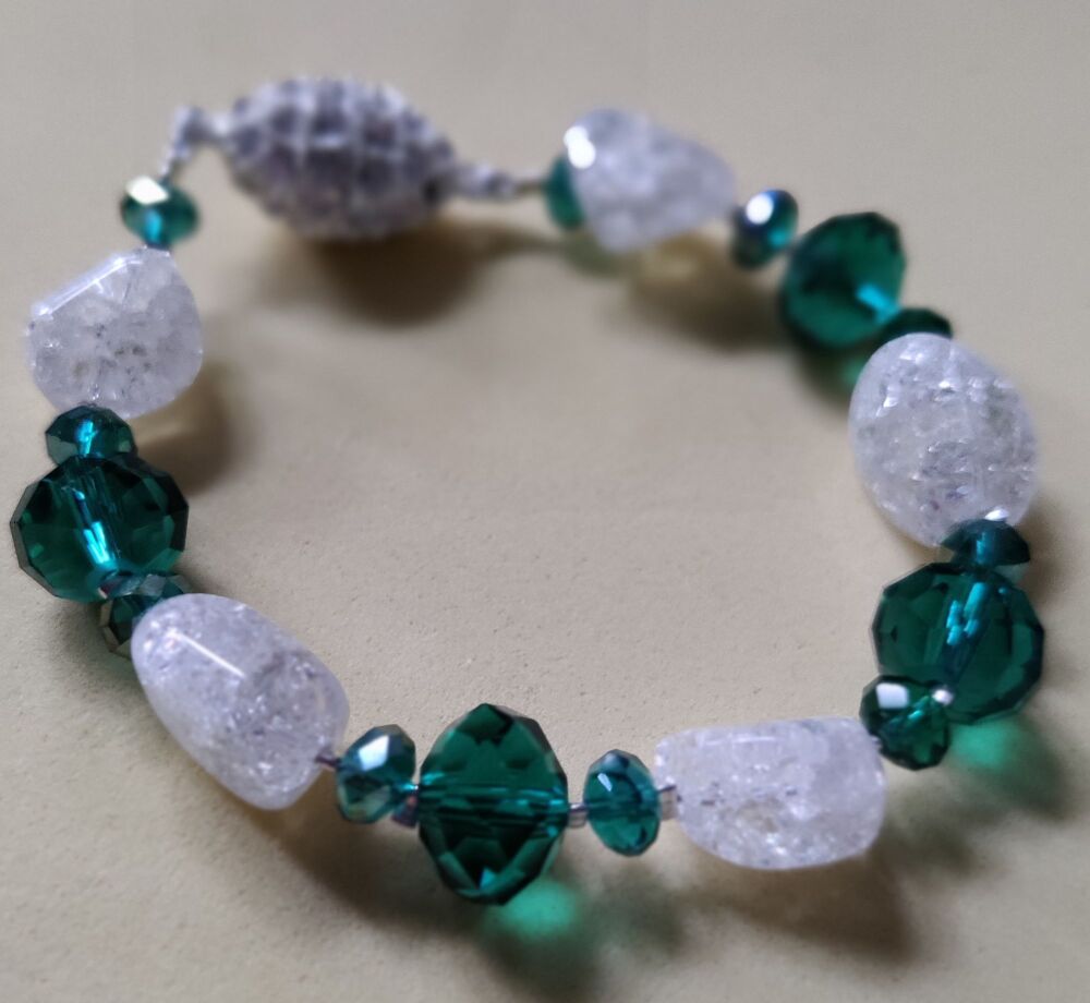 Crackle Quartz and faceted green crystal bracelet with rhinestone magnetic clasp