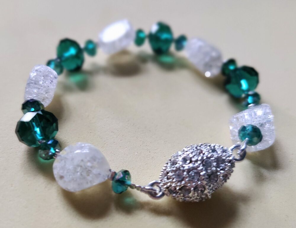Crackle Quartz and faceted green crystal bracelet with rhinestone magnetic clasp