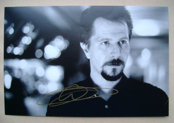Gary Oldman autograph (hand-signed photograph)