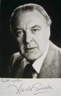Donald Sinden autograph (hand-signed photograph)