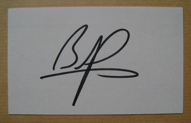 Brad Pitt autograph (hand-signed white card) .