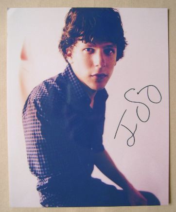 Jesse Eisenberg autograph (hand-signed photograph)