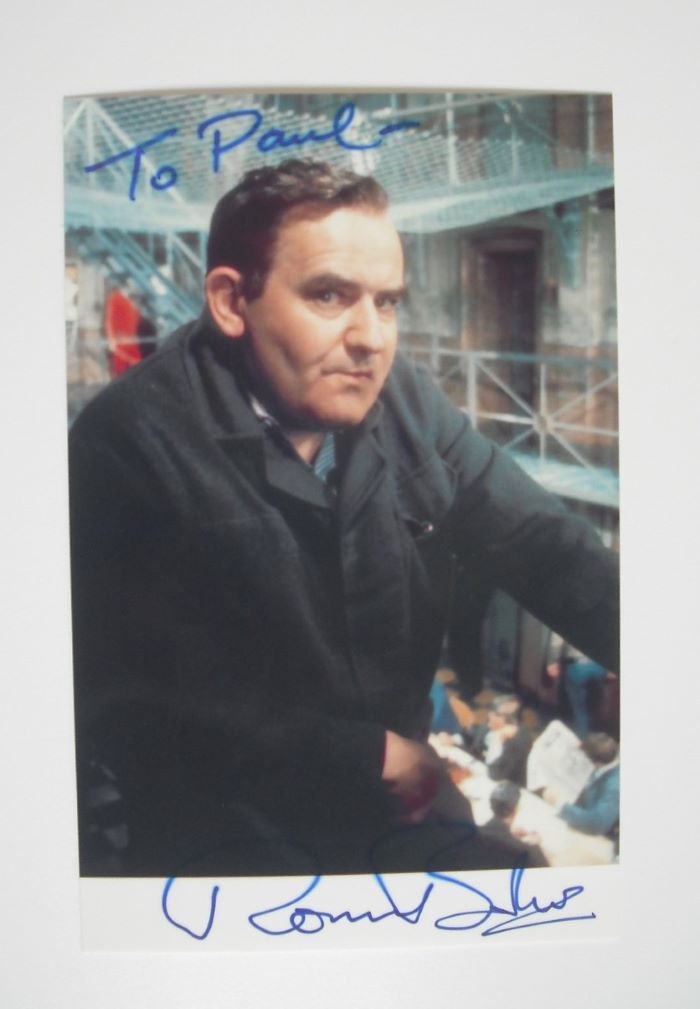 Ronnie Barker autograph (hand-signed photograph)