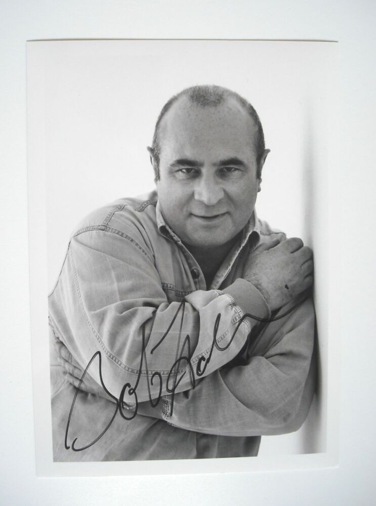 Bob Hoskins autograph (hand-signed photograph)