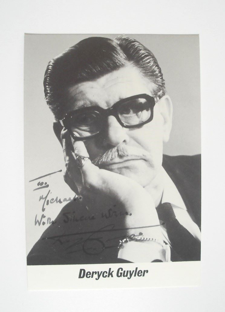 Deryck Guyler autograph (hand-signed photograph)