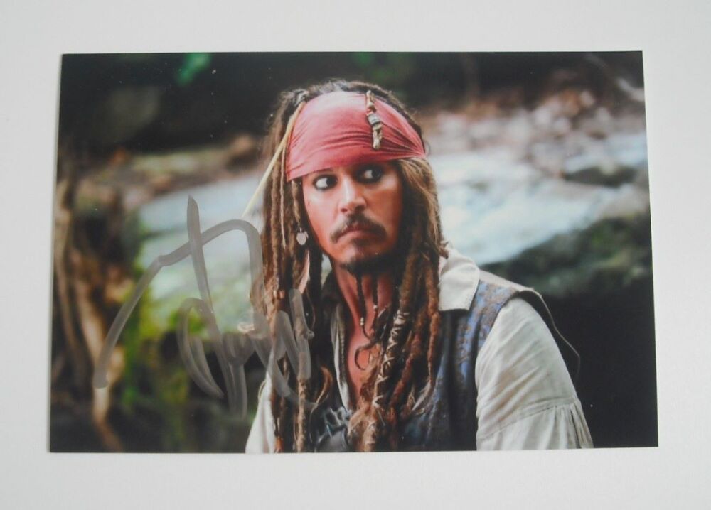 Johnny Depp autograph (hand-signed photograph)