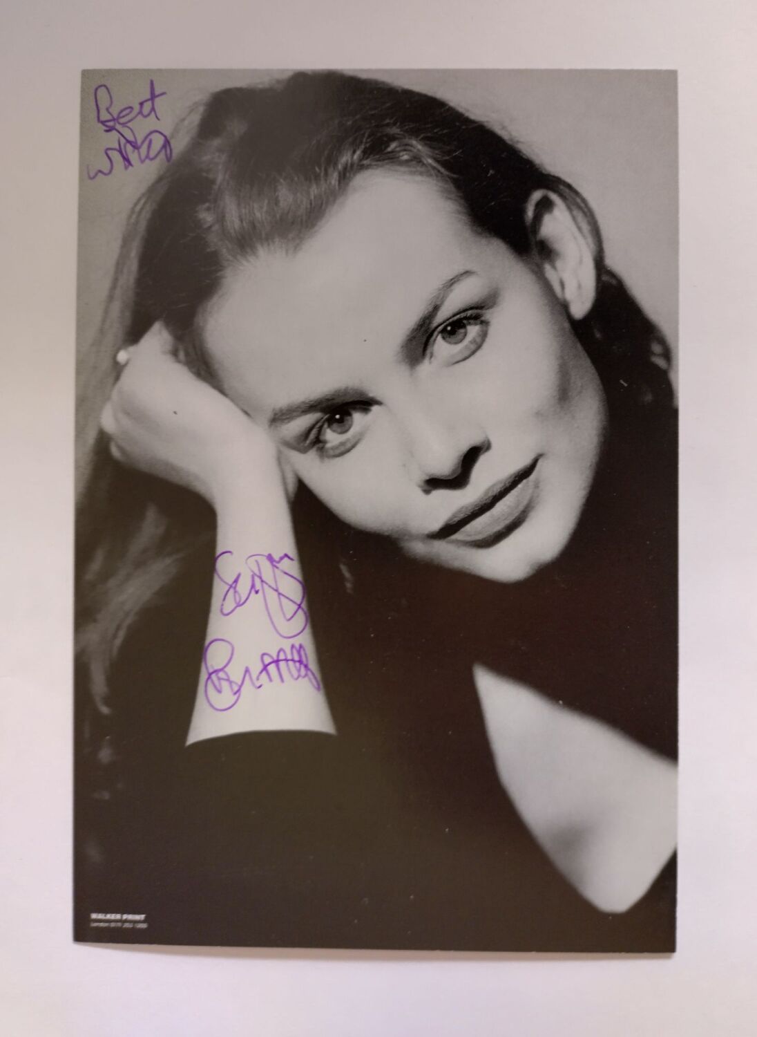 Saffron Burrows autograph (hand-signed photograph)