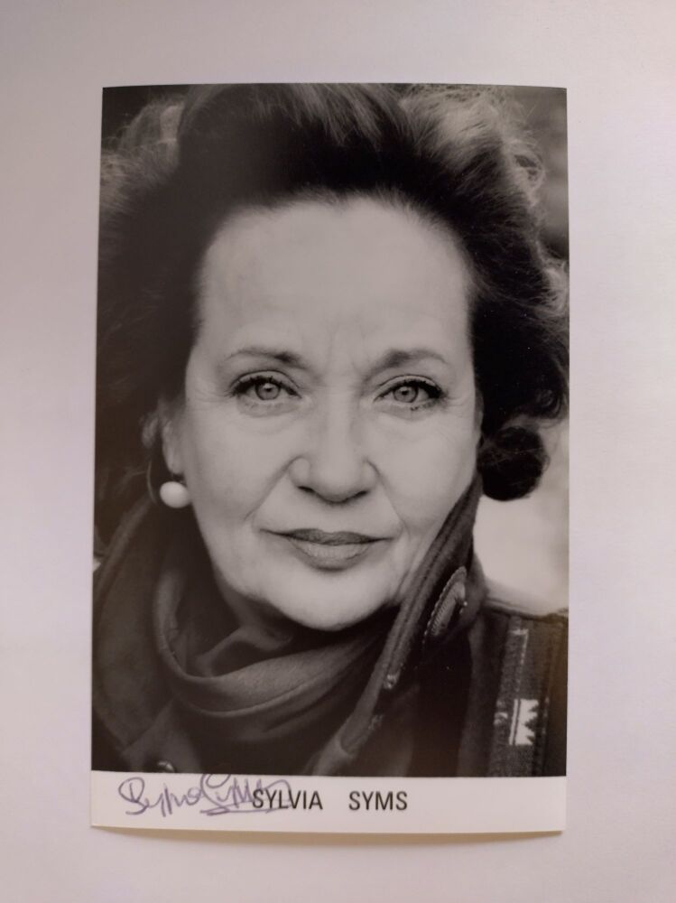Sylvia Syms autograph (hand-signed photograph)
