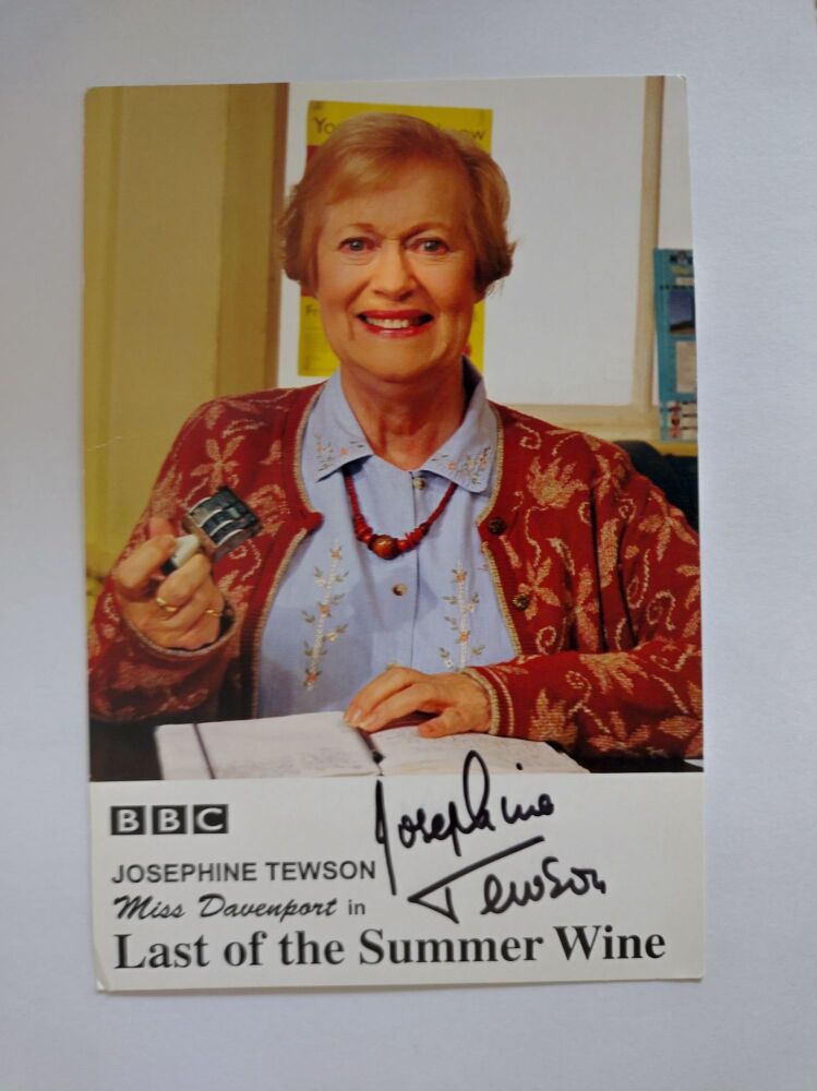 Josephine Tewson autograph (hand-signed photograph)