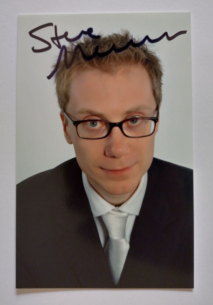 Stephen Merchant autograph (hand-signed photograph)