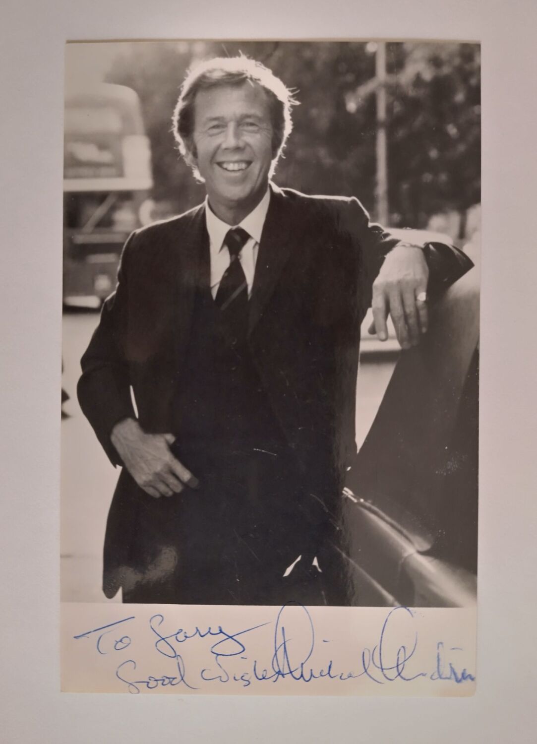 Michael Medwin autograph (hand-signed photograph)