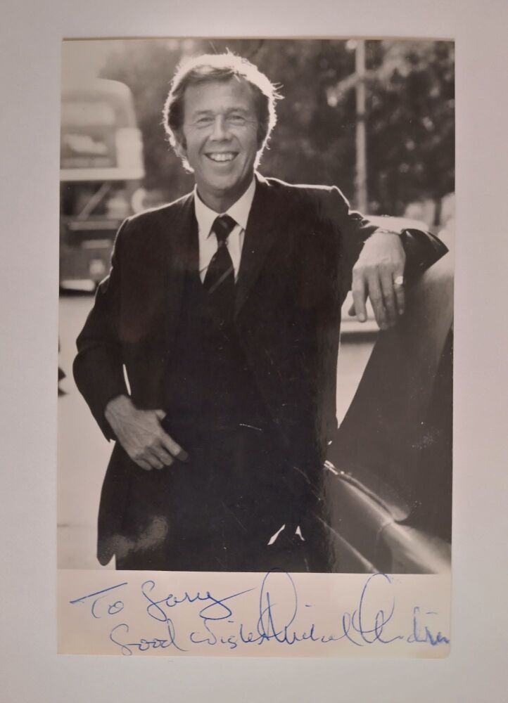 Michael Medwin autograph (hand-signed photograph)