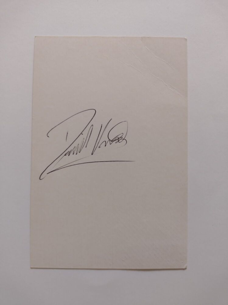 David Vine autograph (hand-signed photograph)