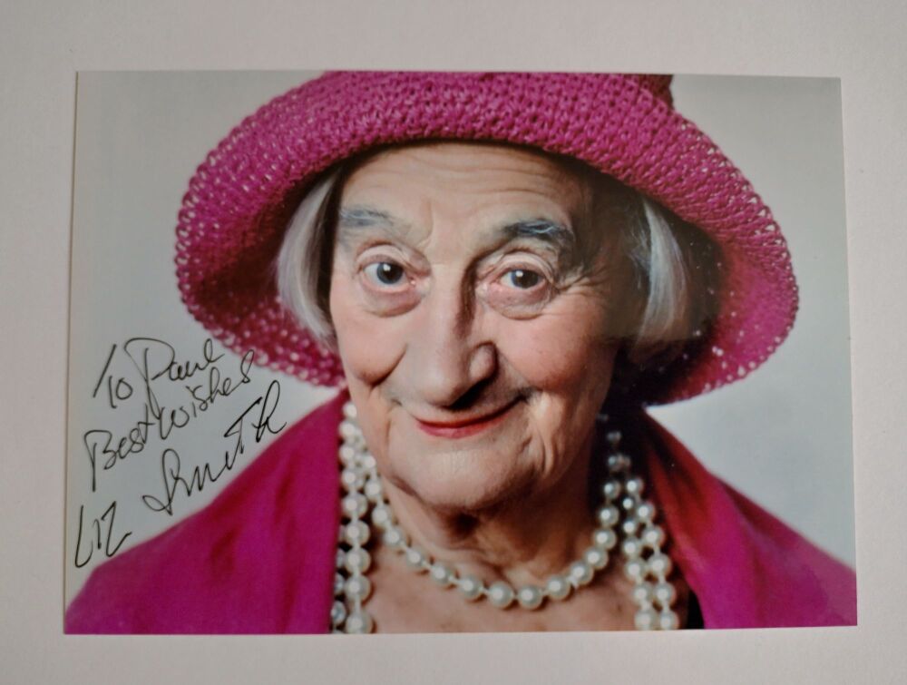 Liz Smith autograph (hand-signed photograph)