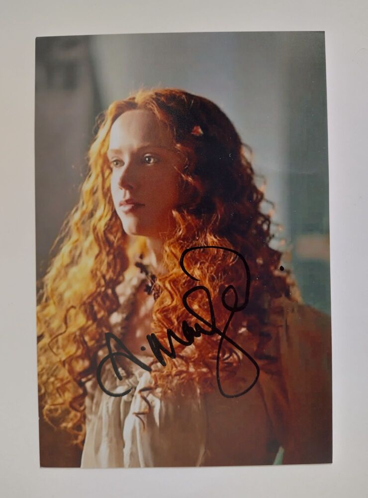 Amy Manson autograph (hand-signed photograph)