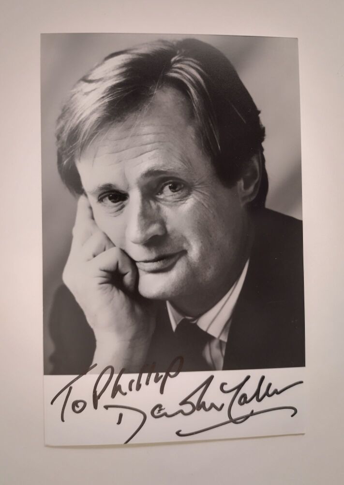David McCallum autograph (hand-signed photograph)